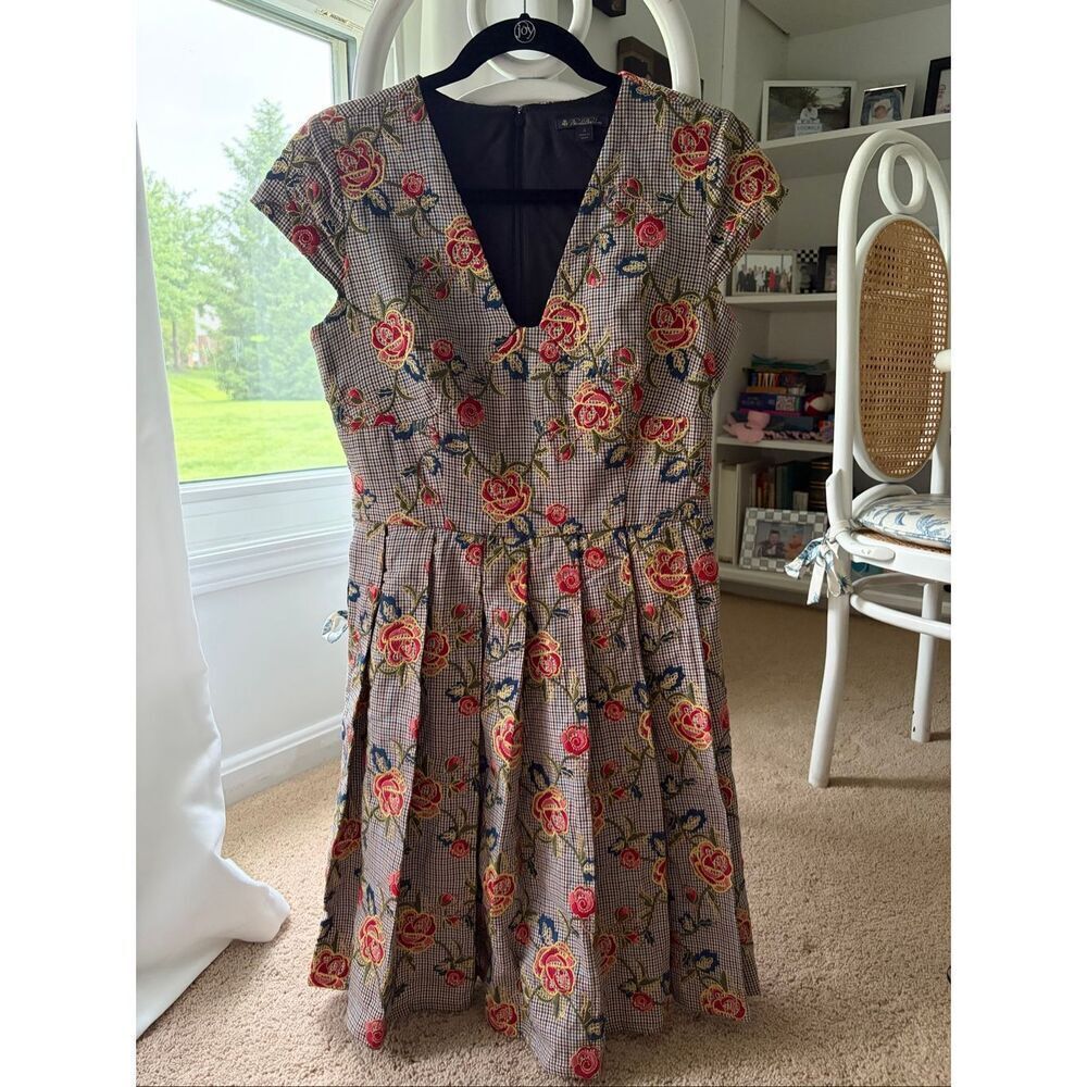 Brooks Brothers Houndstooth Fit Flare Dress Embroidered Floral V Neck Size 4